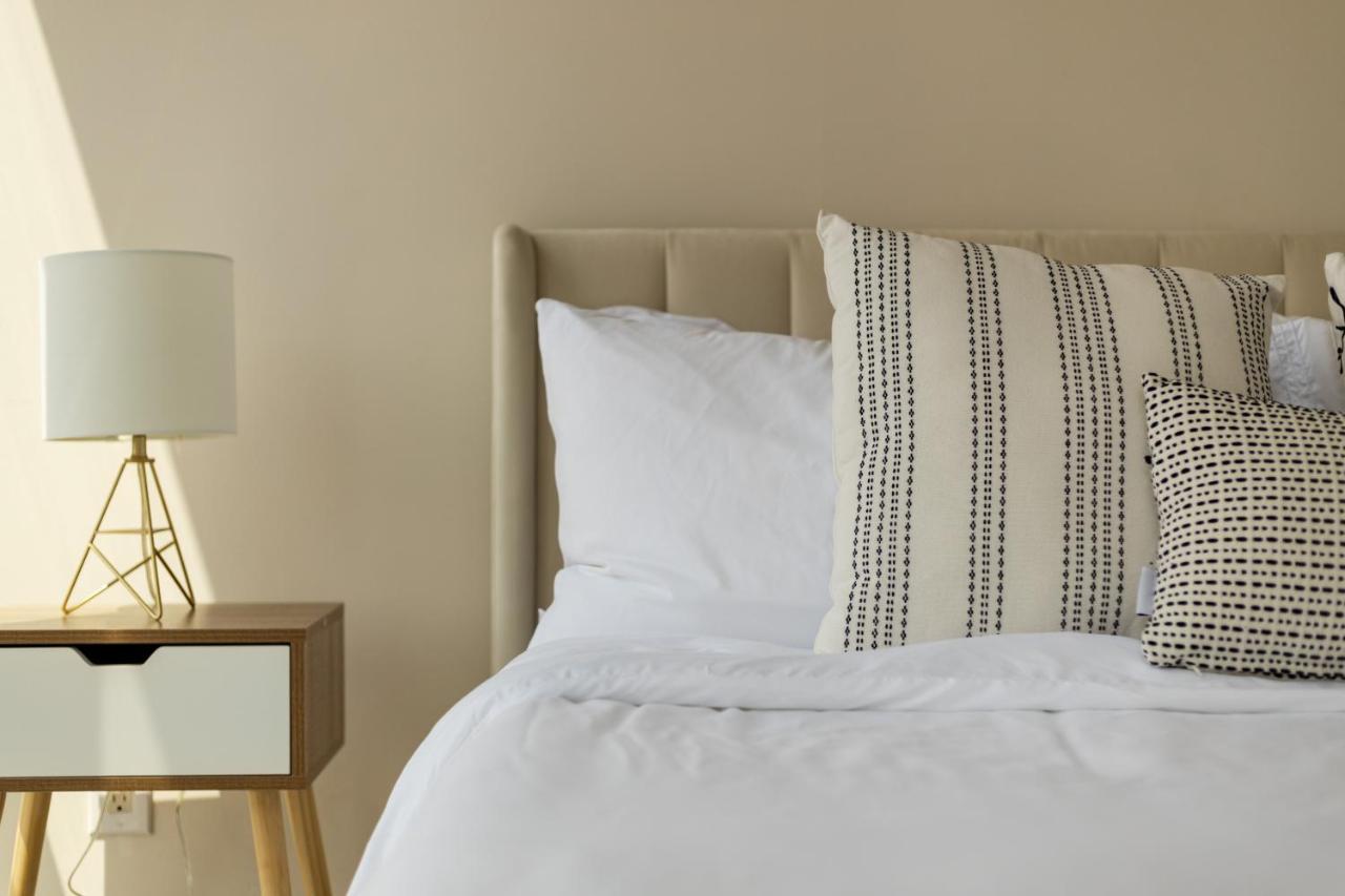 Ultra Luxurious 2.5 Bedroom 2 Full Bathroom 1 Parking Condo Near Sq1 Striking Views Миссиссага Экстерьер фото