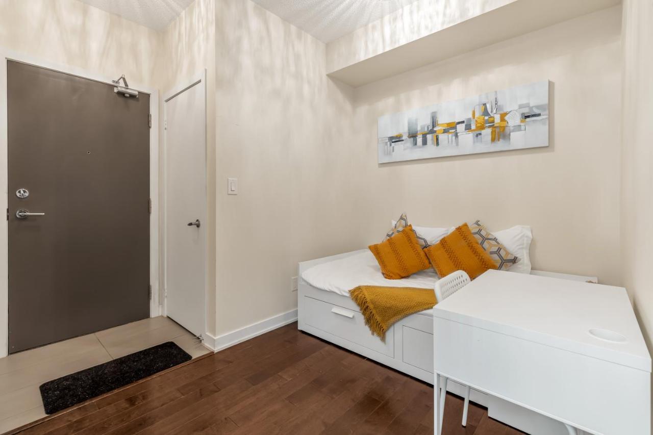 Ultra Luxurious 2.5 Bedroom 2 Full Bathroom 1 Parking Condo Near Sq1 Striking Views Миссиссага Экстерьер фото