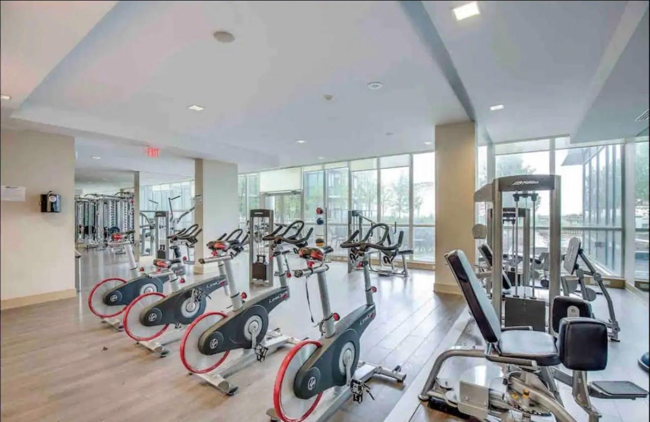 Ultra Luxurious 2.5 Bedroom 2 Full Bathroom 1 Parking Condo Near Sq1 Striking Views Миссиссага Экстерьер фото