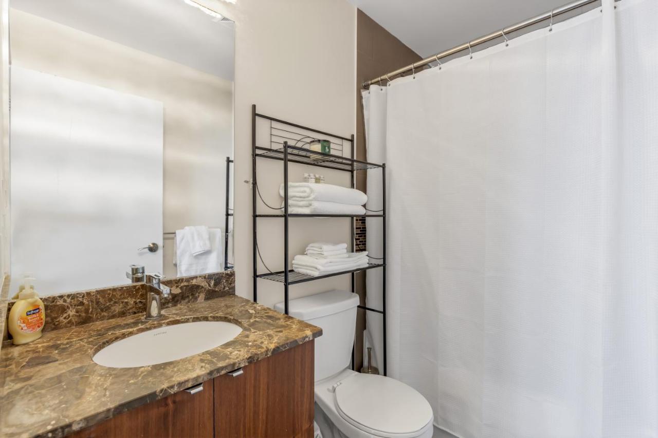 Ultra Luxurious 2.5 Bedroom 2 Full Bathroom 1 Parking Condo Near Sq1 Striking Views Миссиссага Экстерьер фото