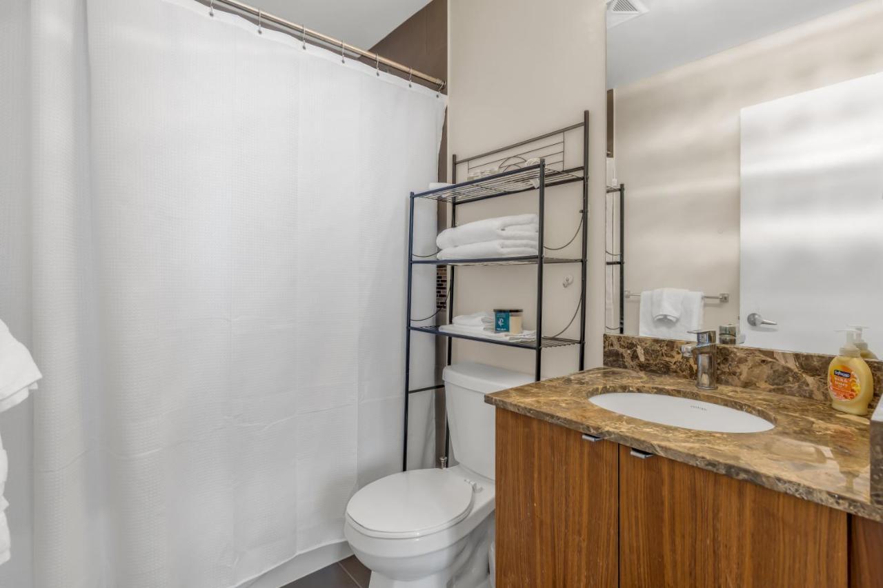 Ultra Luxurious 2.5 Bedroom 2 Full Bathroom 1 Parking Condo Near Sq1 Striking Views Миссиссага Экстерьер фото