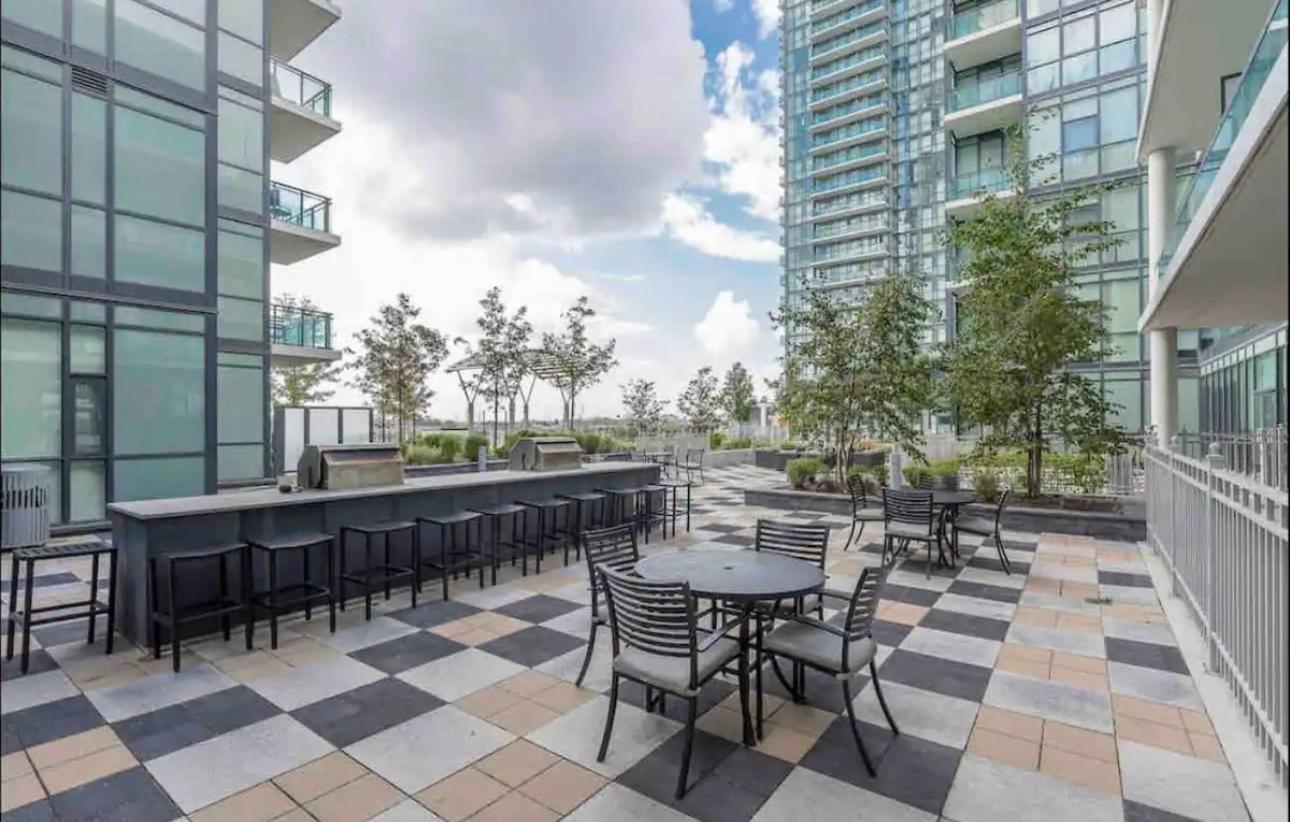 Ultra Luxurious 2.5 Bedroom 2 Full Bathroom 1 Parking Condo Near Sq1 Striking Views Миссиссага Экстерьер фото